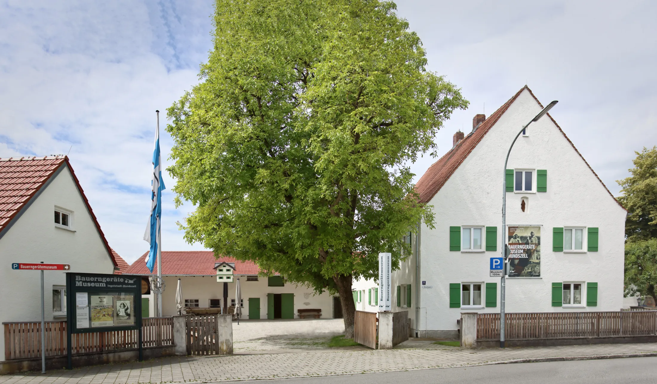 Traditioneller Öko-Bauernmarkt im Bauerngerätemuseum